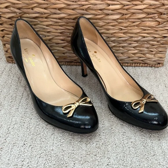 Kate Spade Black Patent Leather Pumps with Gold Bow Size 6.5 - Picture 2 of 13